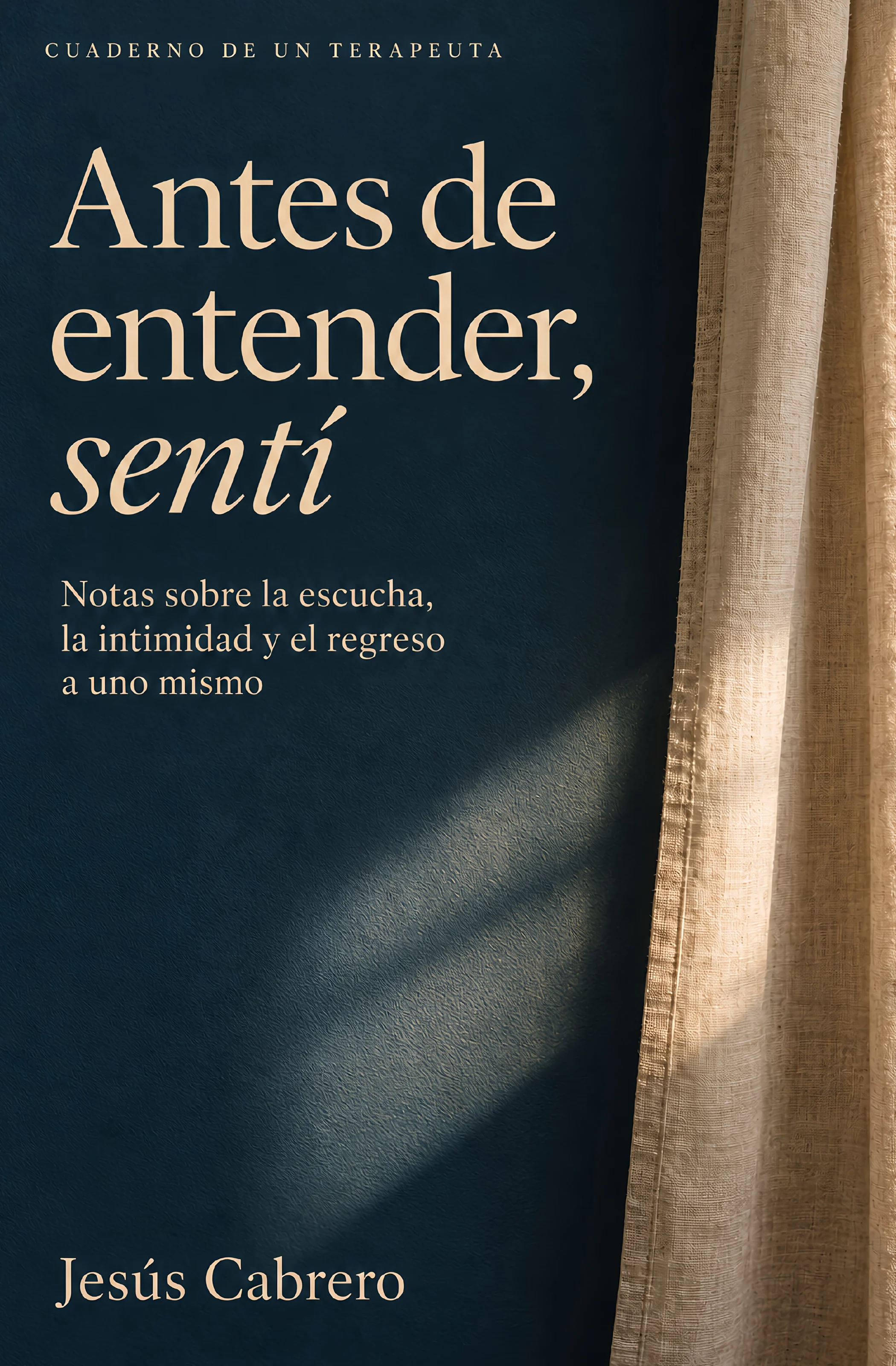 Cubierta de Antes de entender, sentí, de Jesús Cabrero: lino iluminado junto a una pared azul petróleo
